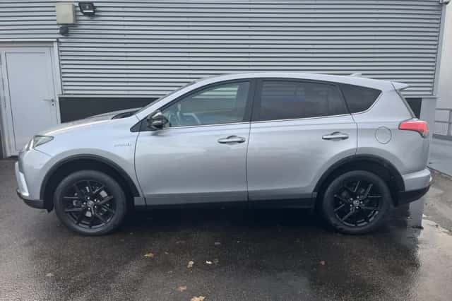 Toyota RAV4 (2018) thumbnail 3