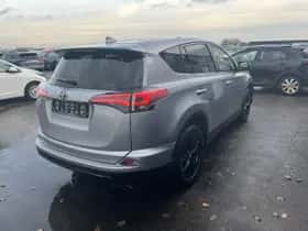 Toyota RAV4 (2018) thumbnail 8