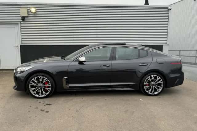 Kia Stinger (2019) thumbnail 3