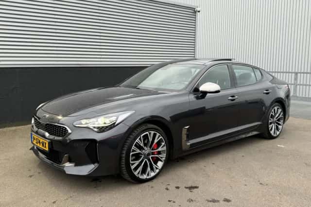 Kia Stinger (2019) thumbnail 4