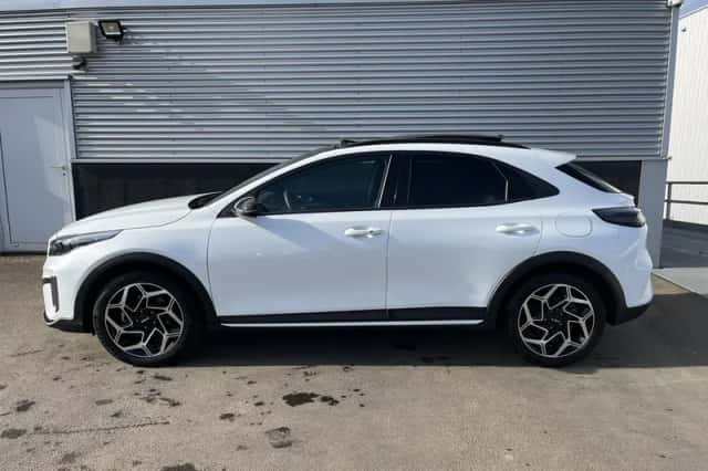 Kia XCeed (2023) thumbnail 3