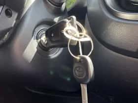 Toyota Aygo (2022) thumbnail 8