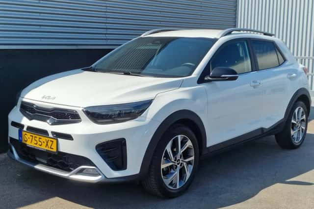 Kia Stonic (2023) thumbnail 3