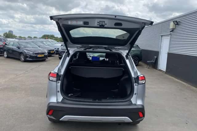 Toyota Corolla (2024) thumbnail 5