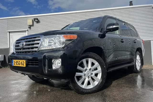 Toyota Land Cruiser (2014) thumbnail 2