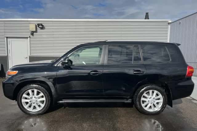Toyota Land Cruiser (2014) thumbnail 3