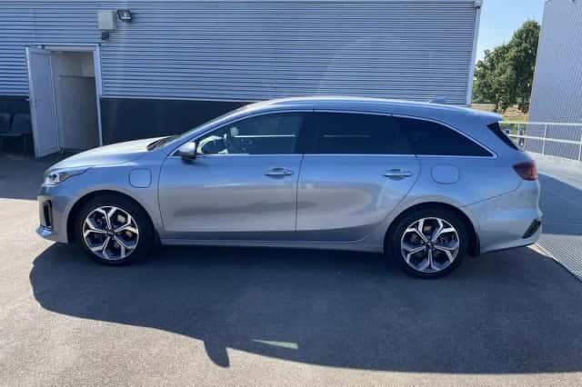 Kia Ceed Sportswagon (2021) thumbnail 2