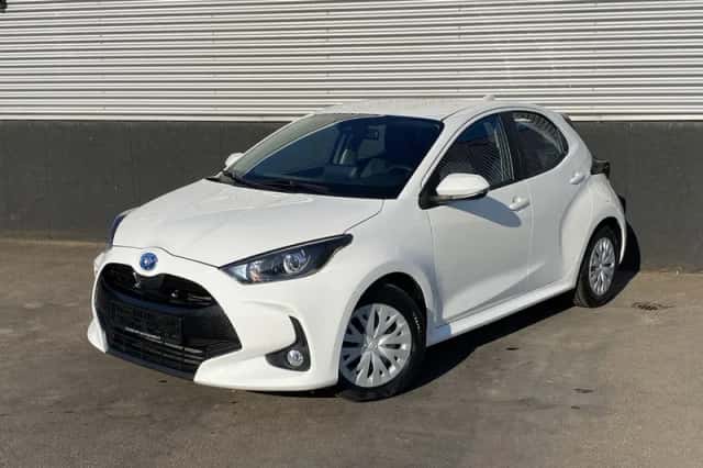 Toyota Yaris (2023) thumbnail 2