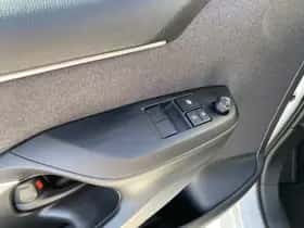 Toyota Yaris (2023) thumbnail 15