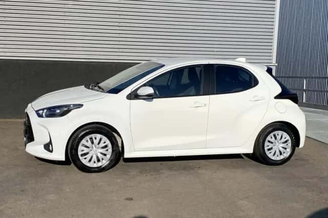 Toyota Yaris (2023) thumbnail 3