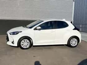 Toyota Yaris (2023) thumbnail 3