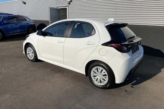 Toyota Yaris (2023) thumbnail 4