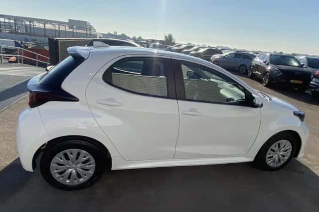 Toyota Yaris (2023) thumbnail 5