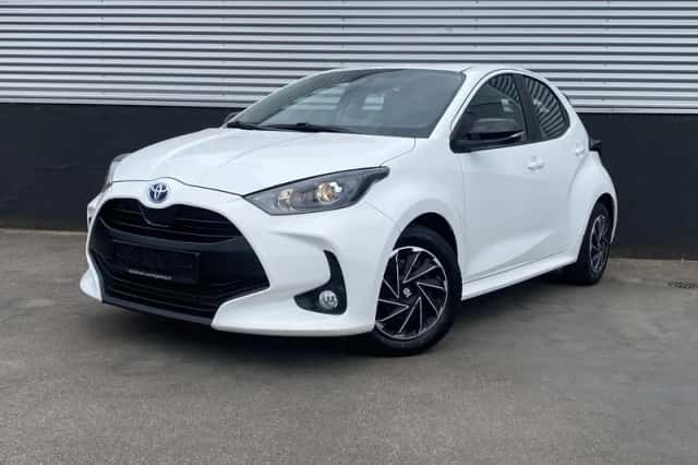 Toyota Yaris (2022) thumbnail 2