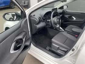 Toyota Yaris (2022) thumbnail 17