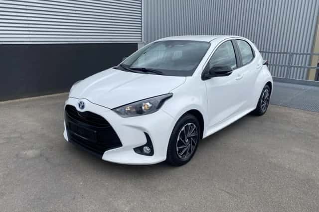 Toyota Yaris (2022) thumbnail 3