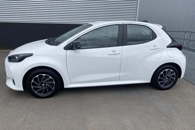 Toyota Yaris (2022) thumbnail 4