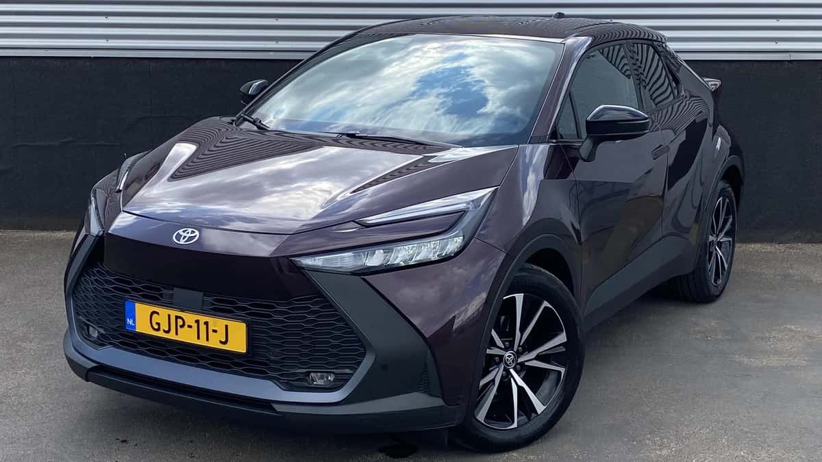 Toyota C-HR (2024) — foto 1