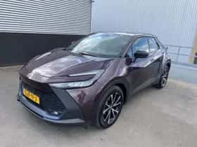 Toyota C-HR (2024) thumbnail 2
