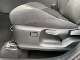 Toyota C-HR (2024) thumbnail 16