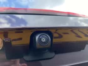 Toyota C-HR (2024) thumbnail 8