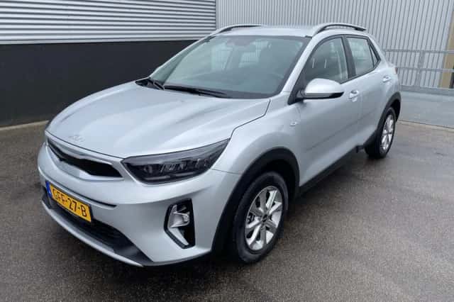 Kia Stonic (2024) thumbnail 4