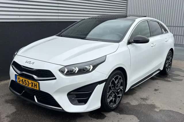 Kia Proceed (2023) thumbnail 5