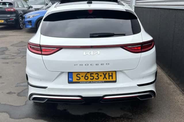 Kia Proceed (2023) thumbnail 6