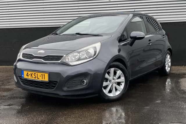Kia Rio (2013) thumbnail 2
