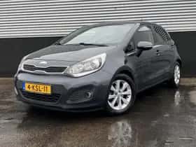 Kia Rio (2013) thumbnail 2