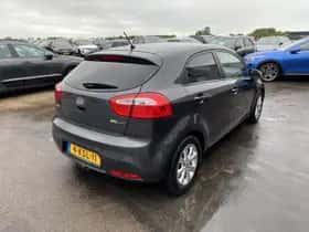 Kia Rio (2013) thumbnail 11