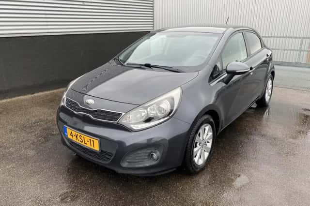 Kia Rio (2013) thumbnail 3