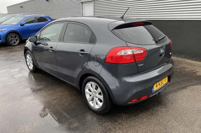Kia Rio (2013) thumbnail 5