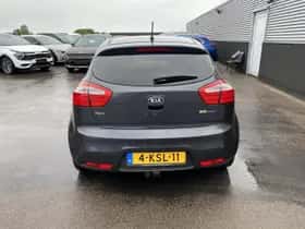 Kia Rio (2013) thumbnail 6