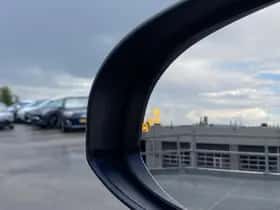 Toyota C-HR (2016) thumbnail 17