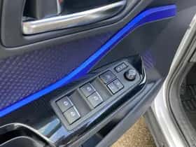 Toyota C-HR (2016) thumbnail 23