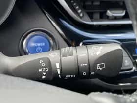 Toyota C-HR (2016) thumbnail 30
