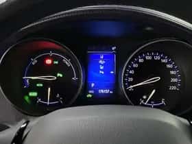 Toyota C-HR (2016) thumbnail 31