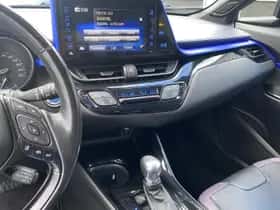 Toyota C-HR (2016) thumbnail 35