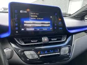 Toyota C-HR (2016) thumbnail 36