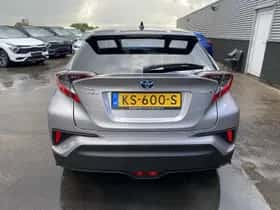 Toyota C-HR (2016) thumbnail 6