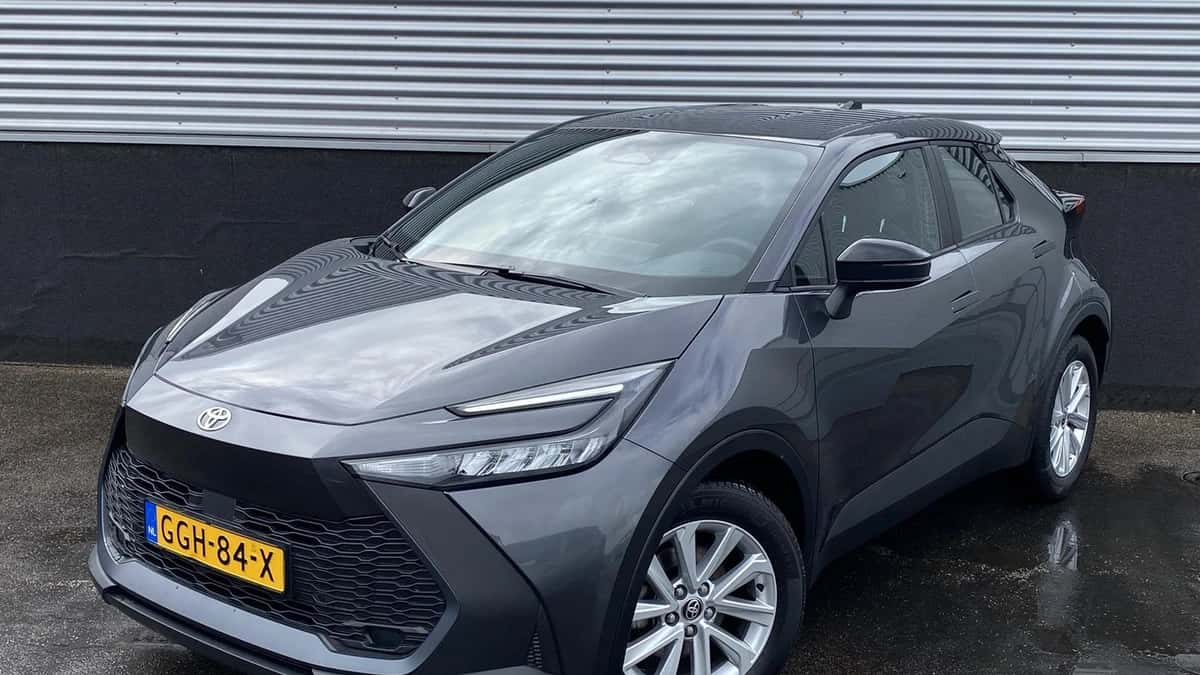 Toyota C-HR (2024) — foto 1