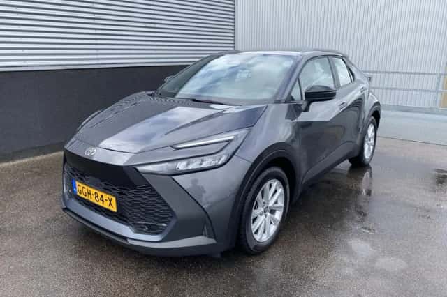 Toyota C-HR (2024) thumbnail 3