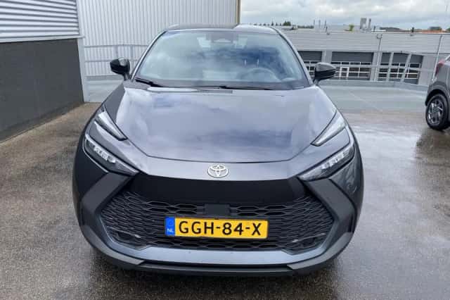 Toyota C-HR (2024) thumbnail 4