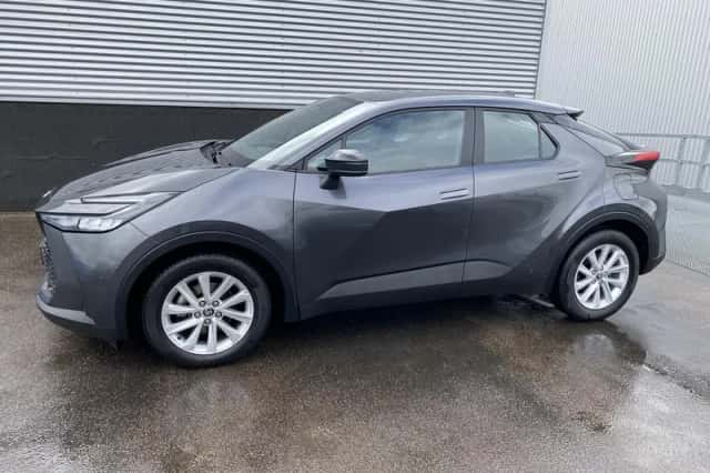 Toyota C-HR (2024) thumbnail 5
