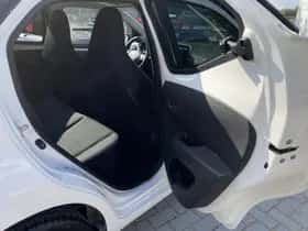 Toyota Aygo (2021) thumbnail 12