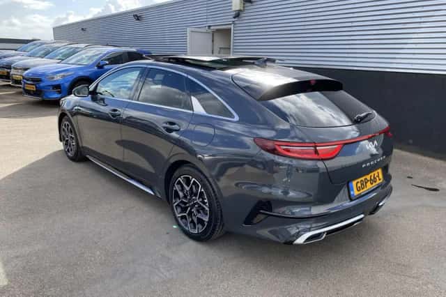 Kia Proceed (2024) thumbnail 5