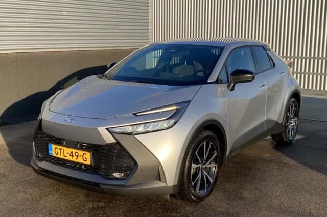 Toyota C-HR (2024) thumbnail 4