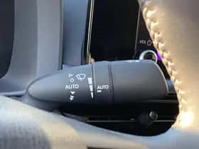 Toyota C-HR (2024) thumbnail 31