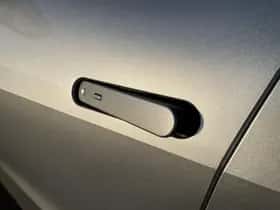 Toyota C-HR (2024) thumbnail 9